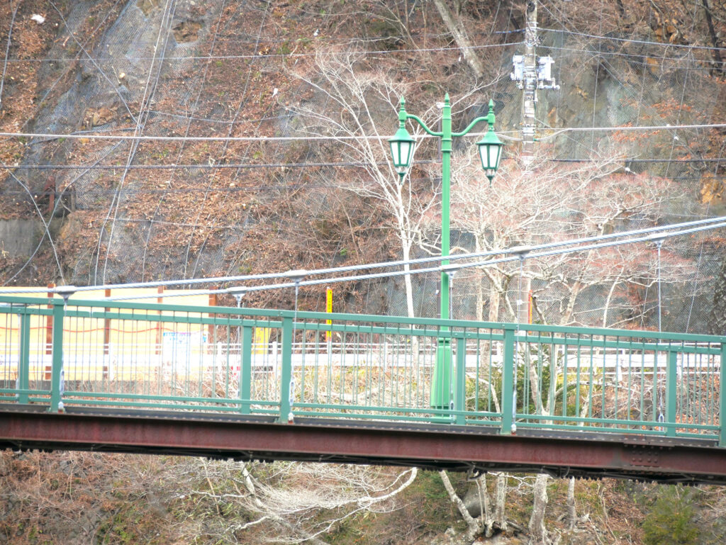 山ゆりのつり橋