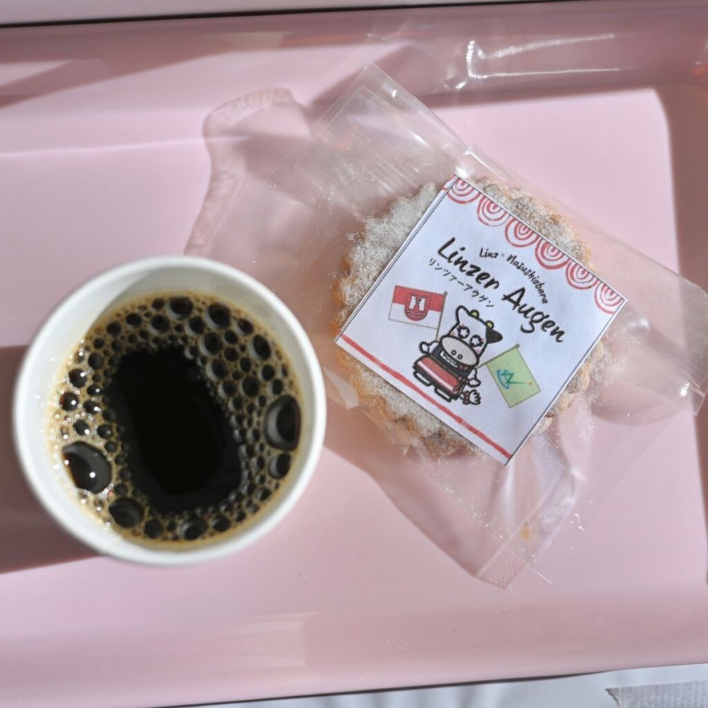 ONSEN・ガストロノミーウォーキング in 那須塩原2025の、コーヒーとクッキー