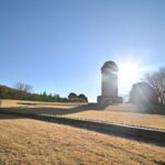 ONSEN・ガストロノミーウォーキング in 那須塩原2025でサンサンタワーから太陽光がさす様子