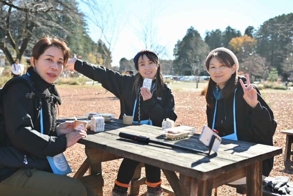 ONSEN・ガストロノミーウォーキング in 那須塩原2025で、千本松牧場でくつろぐ様子
