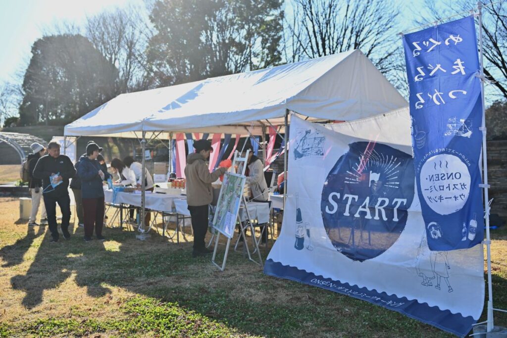ONSEN・ガストロノミーウォーキング in 那須塩原2025で、受付をする様子